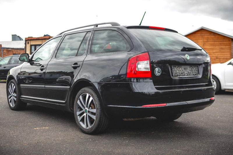 ŠKODA OCTAVIA 1.8 TSI SPORTLINE COMBI - obrázek 1