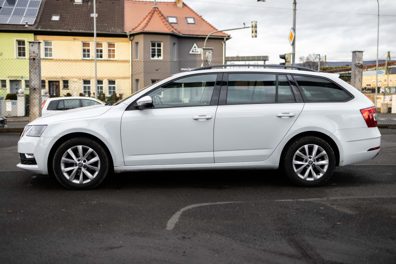 ŠKODA OCTAVIA 1.6 TDI COMBI - obrázek 1