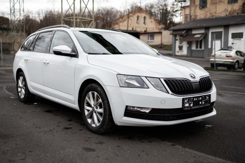 ŠKODA OCTAVIA 1.6 TDI COMBI na splátky - fotografie 2