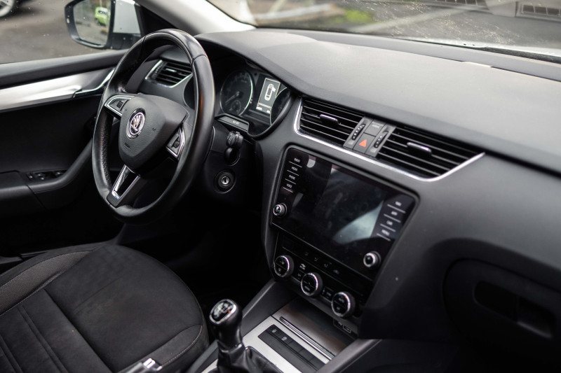 ŠKODA OCTAVIA 1.6 TDI COMBI na splátky - fotografie 10