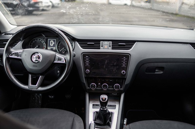 ŠKODA OCTAVIA 1.6 TDI COMBI na splátky - fotografie 17