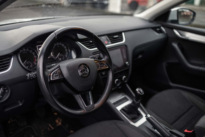 ŠKODA OCTAVIA 1.6 TDI COMBI na splátky - fotografie 12