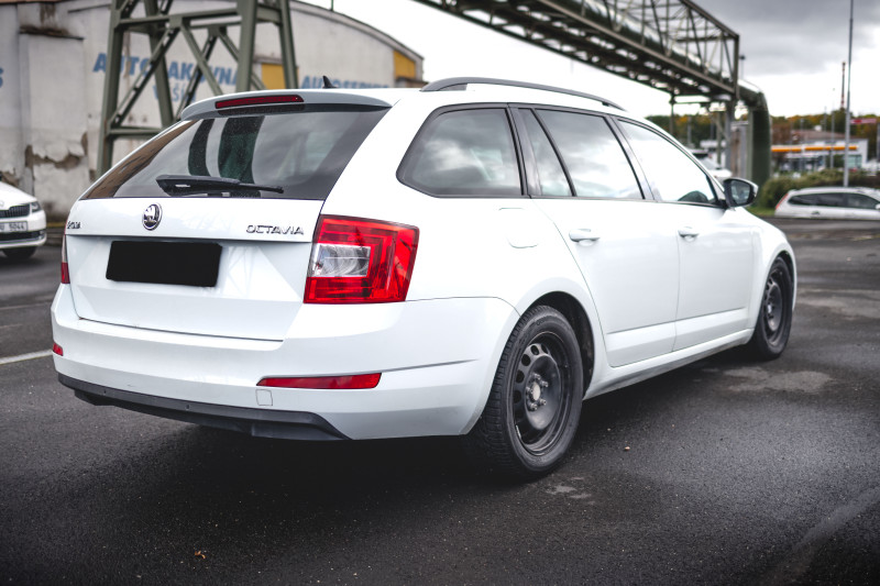 Škoda OCTAVIA 1.6 TDI ELEGANCE - obrázek 1