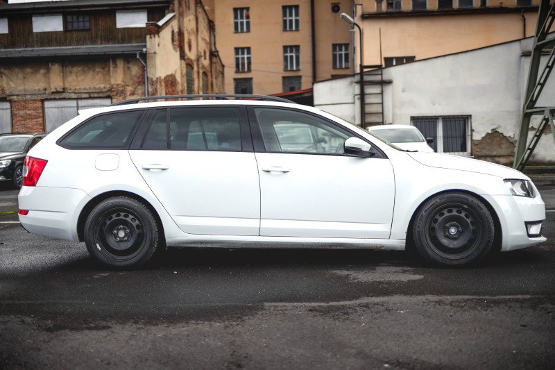 Škoda OCTAVIA 1.6 TDI ELEGANCE na splátky - fotografie 10