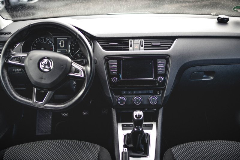 Škoda OCTAVIA 1.6 TDI ELEGANCE na splátky - fotografie 17