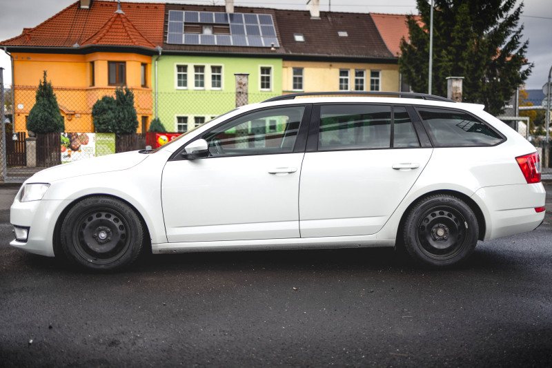 Škoda OCTAVIA 1.6 TDI ELEGANCE na splátky - fotografie 15