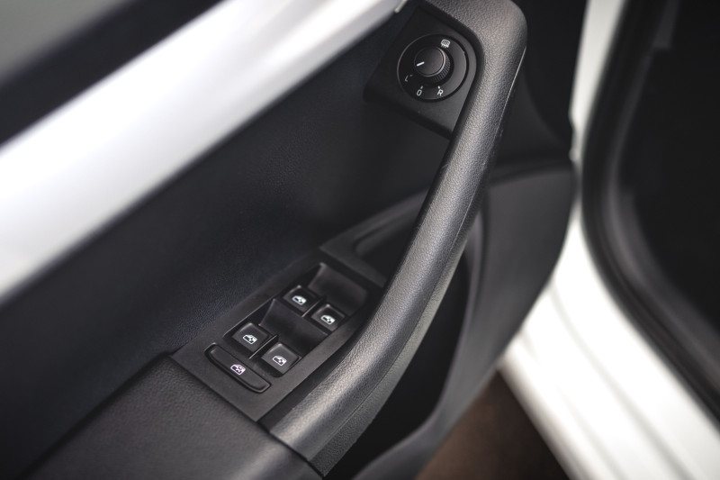 Škoda OCTAVIA 1.6 TDI ELEGANCE na splátky - fotografie 5
