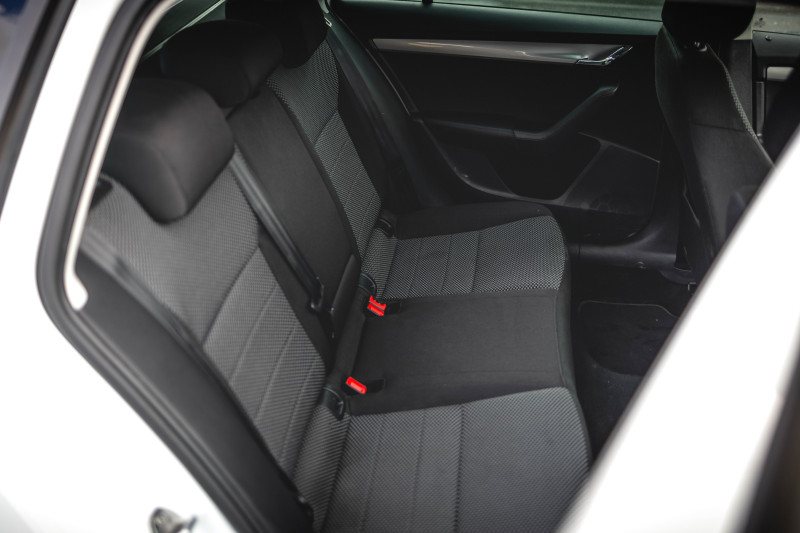 Škoda OCTAVIA 1.6 TDI ELEGANCE na splátky - fotografie 11