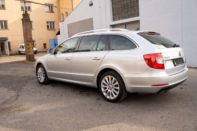 ŠKODA SUPERB 1.6 TDI COMBI ELEGANCE - obrázek 1