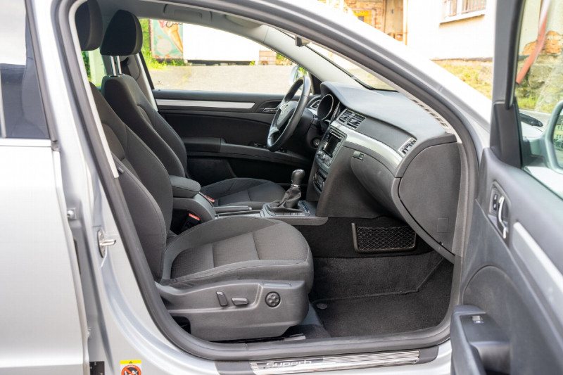 ŠKODA SUPERB 1.6 TDI COMBI ELEGANCE na splátky - fotografie 16