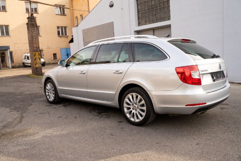 ŠKODA SUPERB 1.6 TDI COMBI ELEGANCE na splátky - fotografie 4