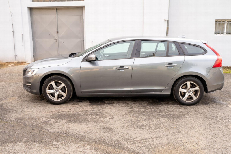 VOLVO V60 2.0 TDI - obrázek 1