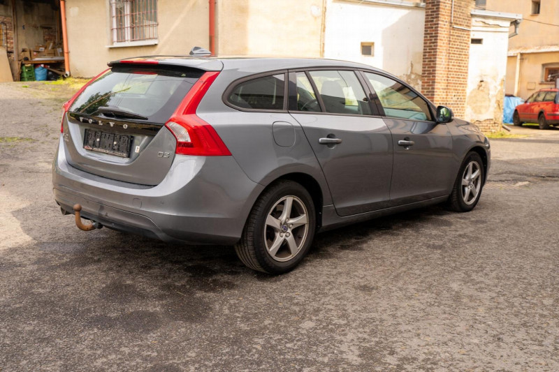 VOLVO V60 2.0 TDI - obrázek 1