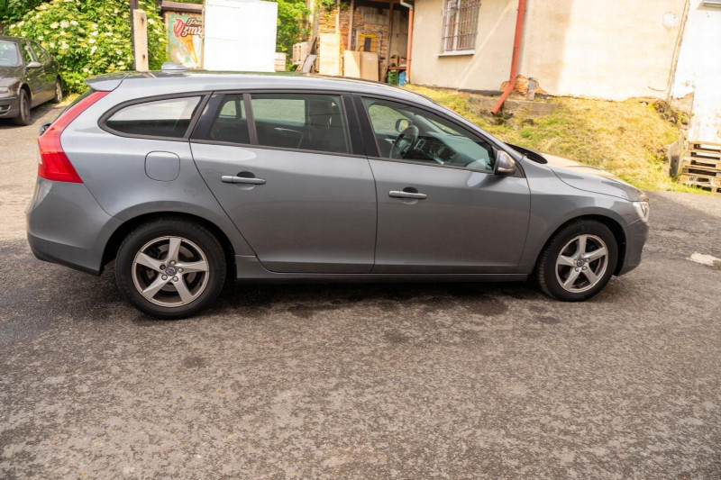 VOLVO V60 2.0 TDI - obrázek 1