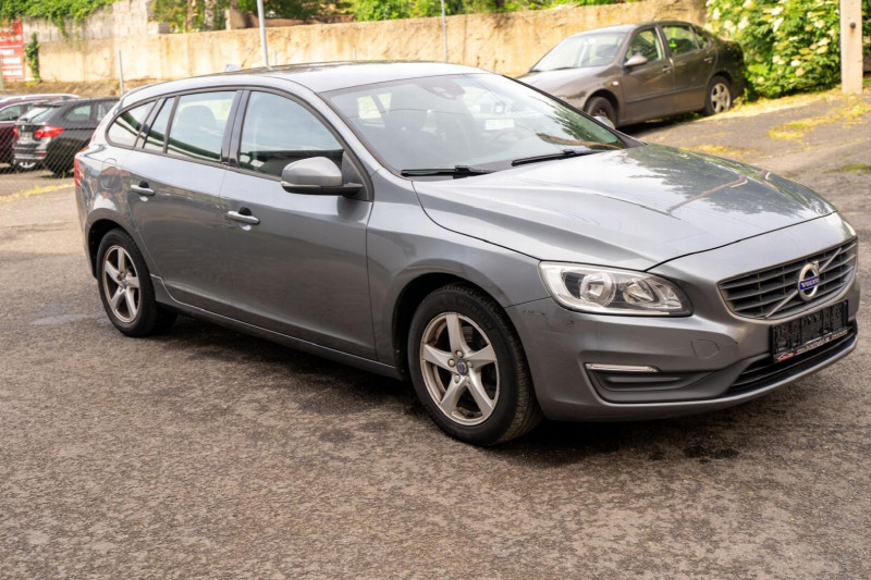 VOLVO V60 2.0 TDI - obrázek 1