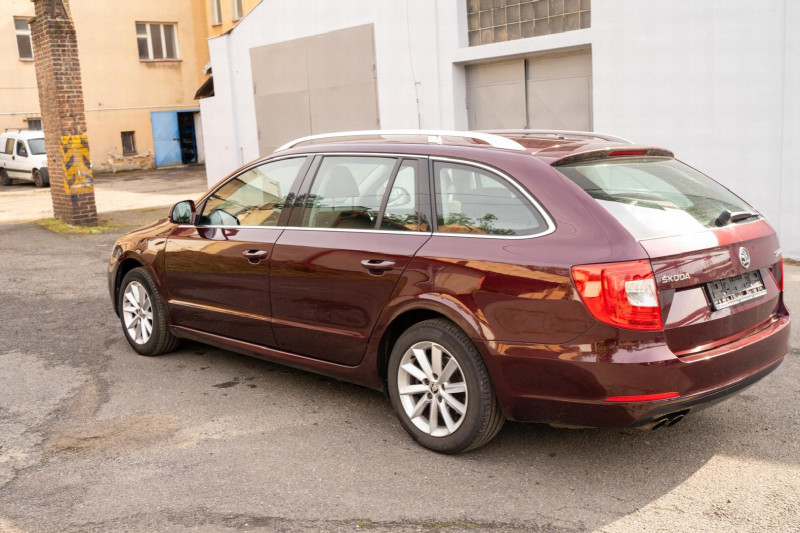 ŠKODA SUPERB 1.6 TDI COMBI