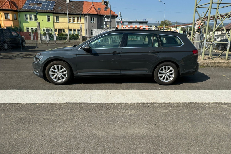 VOLKSWAGEN PASSAT 1.6 TDI ELEGANCE  - obrázek 1