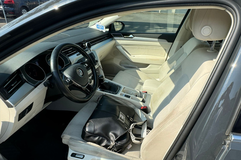 VOLKSWAGEN PASSAT 1.6 TDI ELEGANCE  - obrázek 1