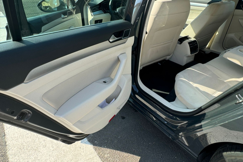 VOLKSWAGEN PASSAT 1.6 TDI ELEGANCE  - obrázek 1