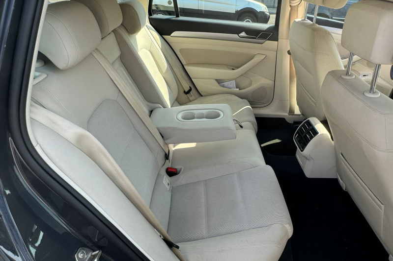 VOLKSWAGEN PASSAT 1.6 TDI ELEGANCE  - obrázek 1