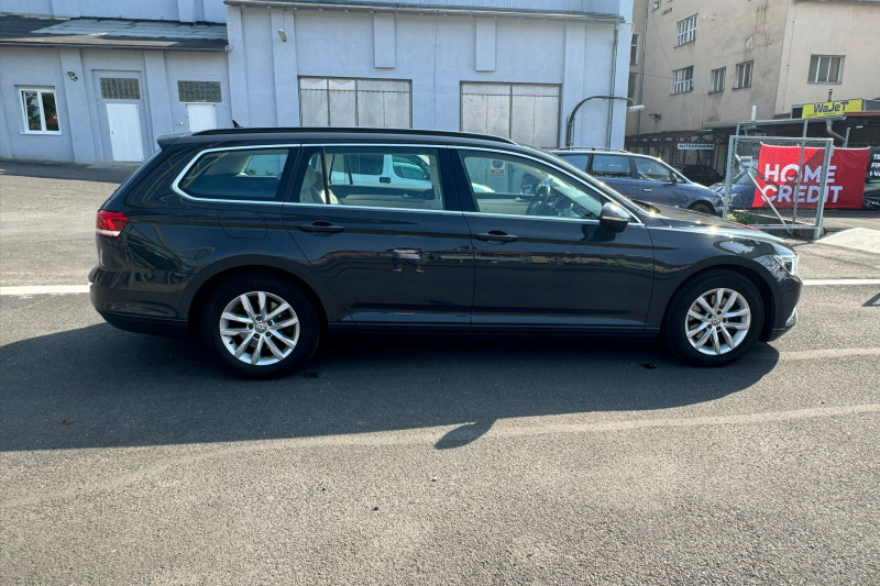 VOLKSWAGEN PASSAT 1.6 TDI ELEGANCE  - obrázek 1